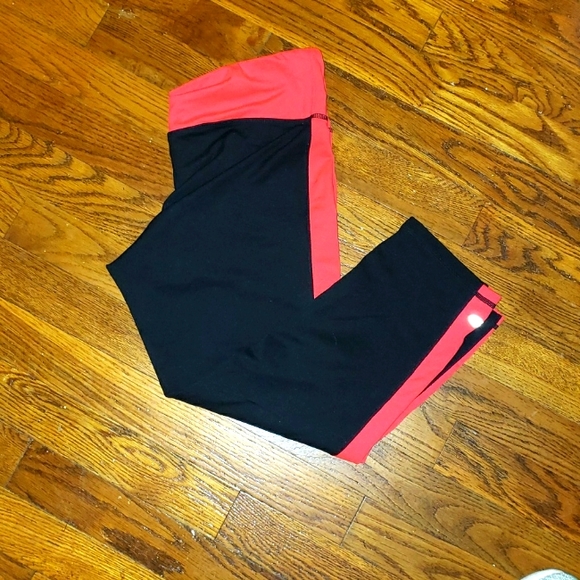 Champion Pants - Champion Black w/Pink Stripe Capris Medium